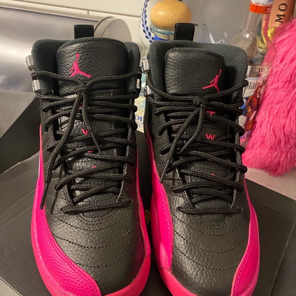 Pink and black 11s - Picture 2 of 4